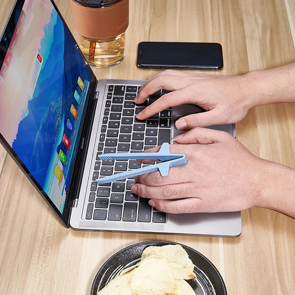 Eco-Friendly Finger Chopsticks – Clean Snack Tool for Gaming, Work & Study